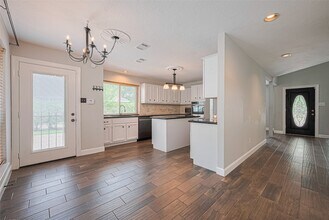 3406 Mesquite Dr in Sugar Land, TX - Building Photo - Building Photo