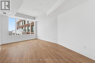 259 The Kingsway in Toronto, ON - Building Photo - Building Photo