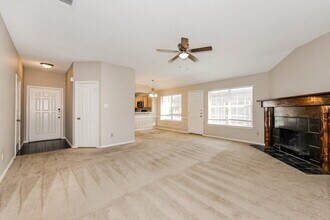 6205 Vista Wood Dr in Arlington, TX - Building Photo - Building Photo