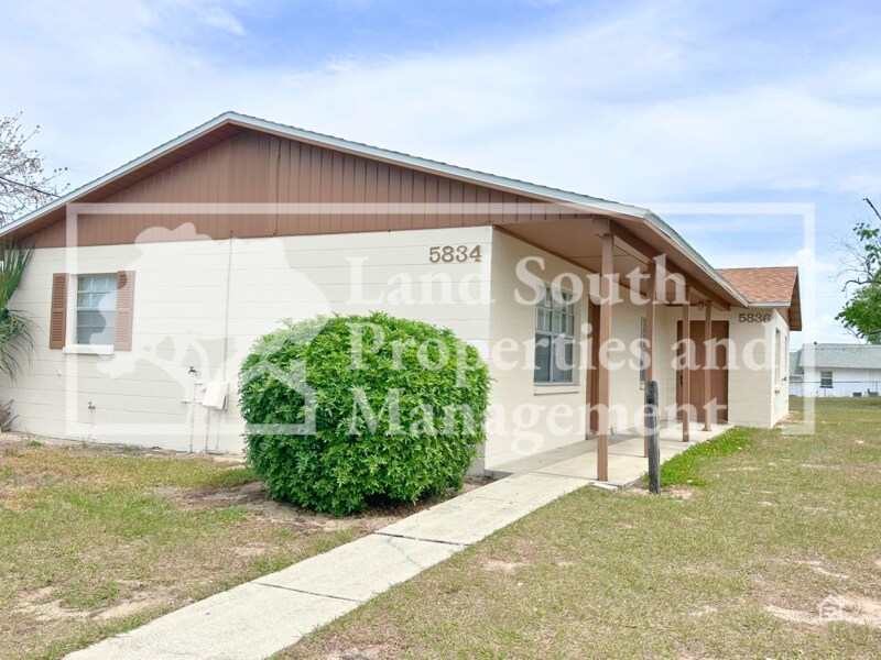 5834 Charlton Dr in Lakeland, FL - Building Photo