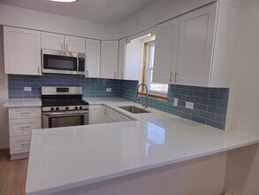 7840 W Fullerton Ave, Unit 2 in Elmwood Park, IL - Foto de edificio - Building Photo