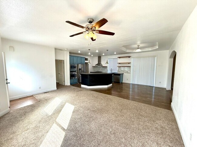 466 1st St in Willows, CA - Building Photo - Building Photo