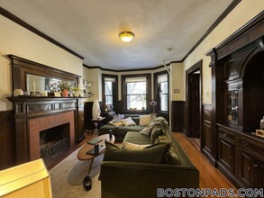 533 Newbury St, Unit 1 in Boston, MA - Foto de edificio - Building Photo