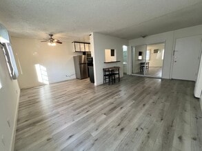 3730 S Sepulveda Blvd, Unit 206 in Los Angeles, CA - Building Photo - Building Photo