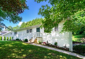 558 Riceville Rd in Asheville, NC - Building Photo