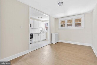 5803 Brush Rd in Philadelphia, PA - Building Photo - Building Photo