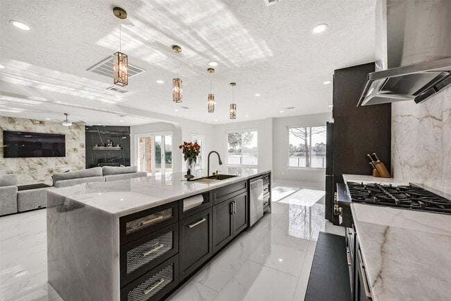 2315 Bending Spring Dr