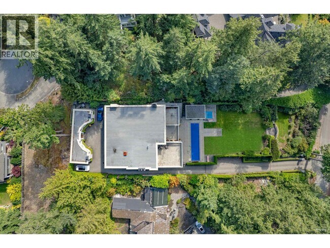 6089 Gleneagles Dr in West Vancouver, BC - Building Photo - Building Photo