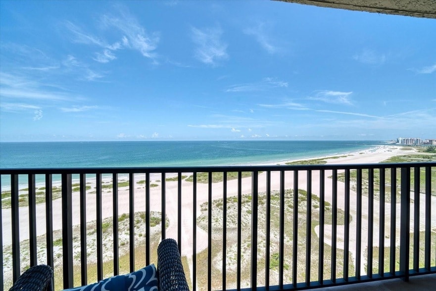 1290 Gulf Blvd, Unit 1406 in Clearwater, FL - Building Photo