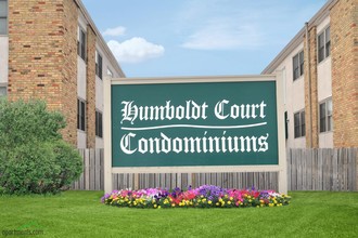 Humboldt Court in Brooklyn Center, MN - Building Photo - Building Photo