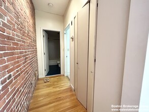 45 Hemenway St, Unit 22 in Boston, MA - Building Photo - Building Photo