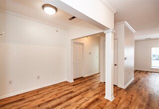 1270 Strassner Dr in Brentwood, MO - Building Photo - Building Photo