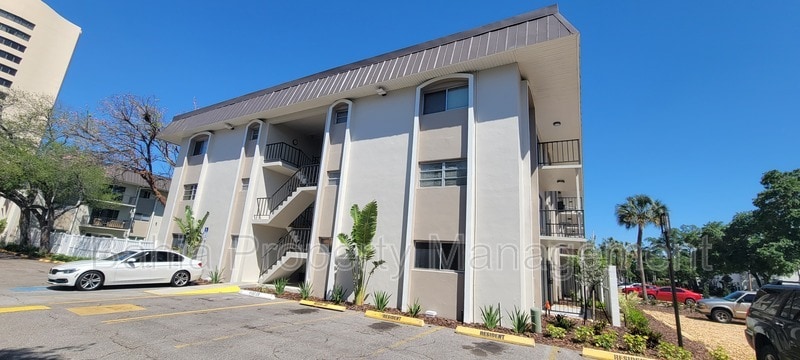 4611 W Fig St in Tampa, FL - Building Photo