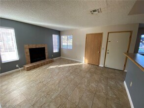 2685 Bryandouglas Dr-Unit -B in Las Vegas, NV - Building Photo - Building Photo