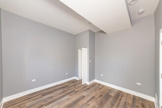 2713 W Gladys Ave in Chicago, IL - Building Photo - Building Photo