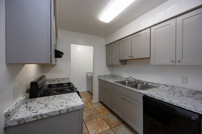 Peppertree Apartments in Atlanta, GA - Building Photo - Interior Photo