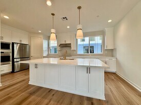 2543 Elderberry Ln in Carlsbad, CA - Building Photo