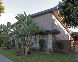 Sallie Lane Courtyard in Anaheim, CA - Building Photo