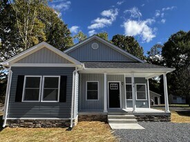 38 Meadow View Ln in Colonial Beach, VA - Building Photo