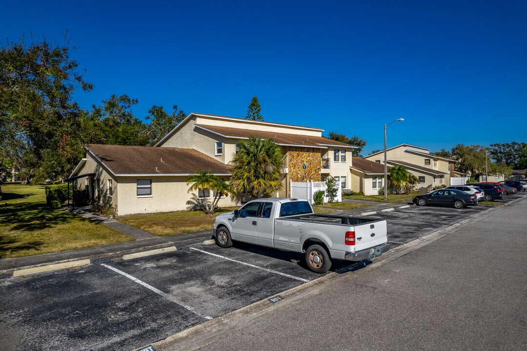Outlook Village Apartments in Pinellas Park, FL - Building Photo