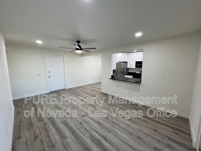1405 E Vegas Valley Dr in Las Vegas, NV - Building Photo - Building Photo
