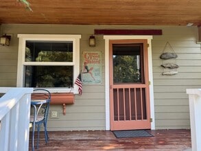 1416 E Ocean Dr in Camano, WA - Building Photo - Building Photo