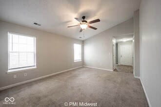 19496 Prairie Crossing Dr in Noblesville, IN - Foto de edificio - Building Photo