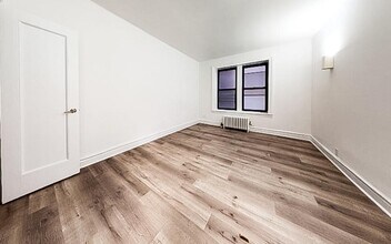 Payson Avenue in New York, NY - Foto de edificio - Building Photo