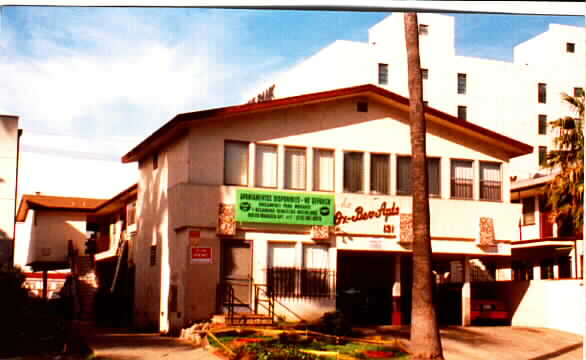 131 S Oxford Ave in Los Angeles, CA - Foto de edificio