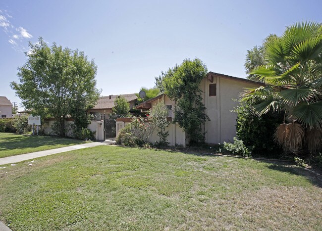 2032-2040 Wyda Way in Sacramento, CA - Building Photo - Building Photo