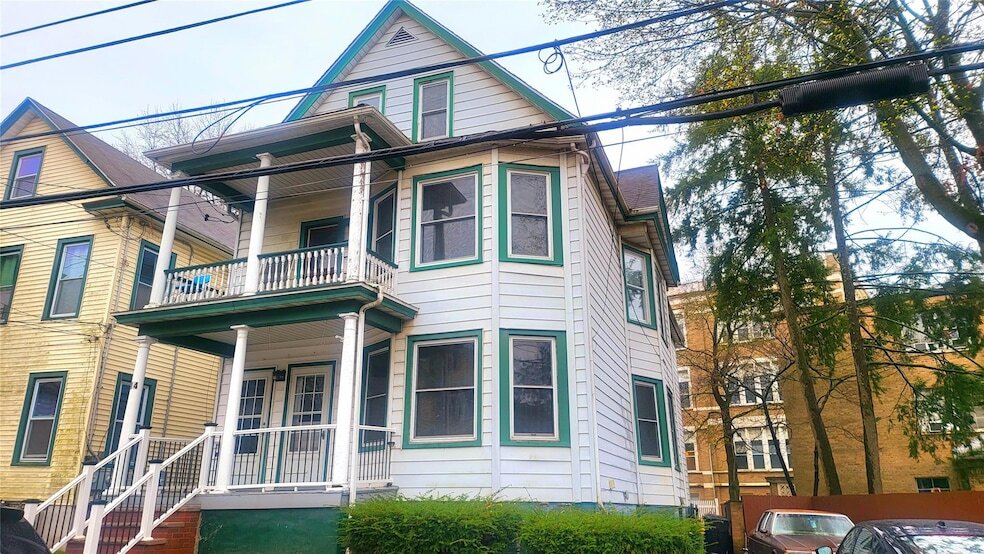 14 Thompson St in Poughkeepsie, NY - Building Photo