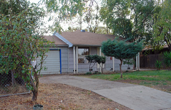 1806 Iris Ave in Sacramento, CA - Building Photo - Building Photo