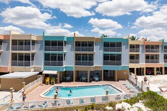 LaCosta Condominium in Bradenton Beach, FL - Building Photo - Building Photo