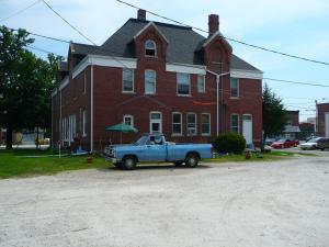 301 E Main St in Knoxville, IL - Building Photo - Building Photo