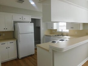 10402 Belfast Rd in La Porte, TX - Building Photo - Building Photo