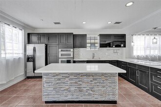 3041 SW 88th Ave in Miramar, FL - Building Photo - Building Photo