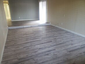 Olympic, Unit 5402 in Sacramento, CA - Foto de edificio - Building Photo