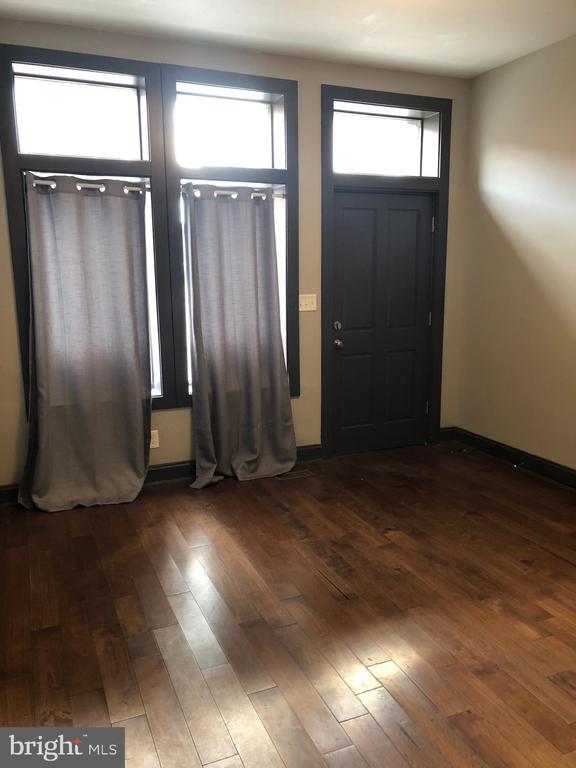 8 W Barney St in Baltimore, MD - Building Photo - Building Photo