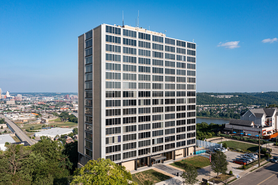 Queen's Tower in Cincinnati, OH - Building Photo