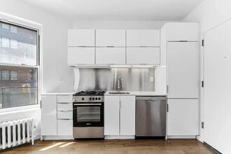 48 Bedford St, Unit 1A in New York, NY - Foto de edificio - Building Photo