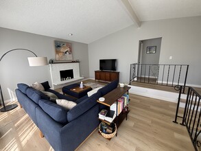 2208 NE Ridgewood Dr in Poulsbo, WA - Building Photo - Building Photo