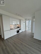 8 Interchange Wy in Vaughan, ON - Building Photo - Building Photo