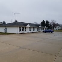 1112 Oakview Dr, Unit 1106 in Delta, OH - Building Photo