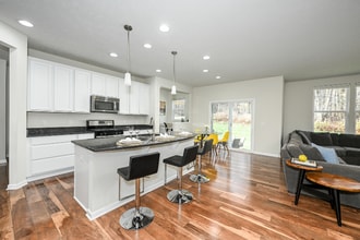 4816 Lake View Dr in Peninsula, OH - Foto de edificio - Building Photo