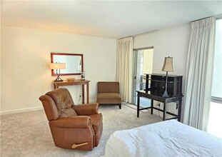 3602 W Estates Ln, Unit 312 in Rolling Hills Estates, CA - Building Photo - Building Photo