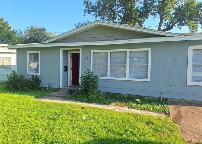 1525 Wayside Dr in Texas City, TX - Building Photo - Building Photo