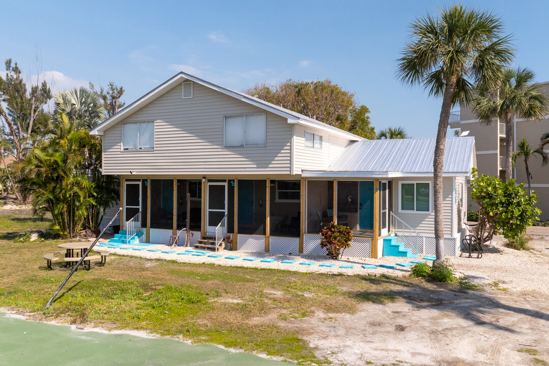 610 Donax St in Sanibel, FL - Building Photo