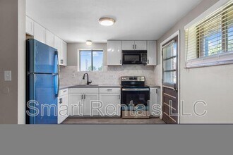 491 S Holmes Ave in Kirkwood, MO - Building Photo - Building Photo