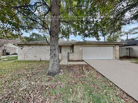 7022 Fox Knoll Ln in Humble, TX - Building Photo