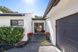 630 NE 15th Pl in Boynton Beach, FL - Foto de edificio - Building Photo